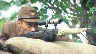 日軍狙擊手鎖定重傷的中國隊長，自以為勝券在握，不料竟被人背後偷襲！ ️ 抗日