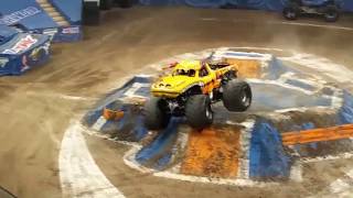 Monster Jam. Монстры на арене. Гонки на внедорожниках в Сакраменто.