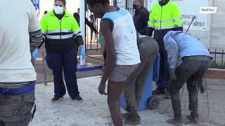 Spain: Hundreds cross border fence in Melilla for 2nd day