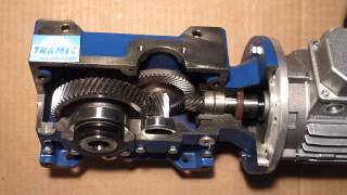 Kegelstirnradgetriebe / bevel helical gearbox, Winkelgetriebe in Funktion, Animation