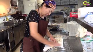 gyoza. 餃子の作り方。Как лепить пельмени по китайски.