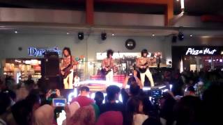 T-Koes "ku jemu" Live in Sumarecon Mall Serpong