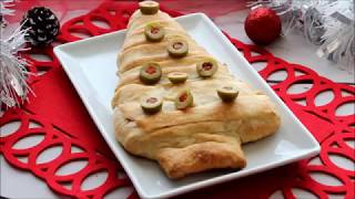 Albero di Natale salato ripieno di formaggio e prosciutto cotto