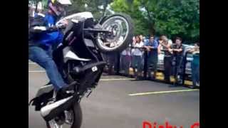 Red Bull Aaron Colton, trucos Honda CBR 250R en UNIBE