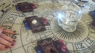 Quién te envía energías negativas y porque, tarot interactivo junto con la bola de cristal.?