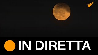 Iran: la luna piena illumina il cielo di Teheran