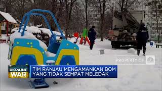 Tentara Ukraina Bersihkan Bom Sisa Rusia