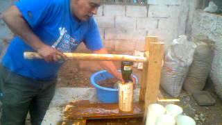 Fabricación de briquetas con briqueteadora de palanca simple