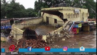 LIVE video of Bhatkal Bus Stand  building collapse