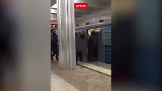 Массовая Драка между фанатами ЦСКА и Спартака в метрополитене
