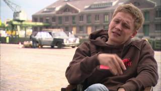 Russendisko - Matthias Schweighöfer (Wladimir Kaminer) über das Geld verdienen im Film (Interview)