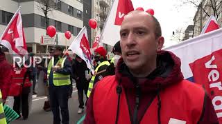 Germany: Thousands of public service workers march for better pay and working conditions