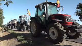 Колонны сельхозтехники стягиваются к Кишиневу: аграрии продолжают протесты