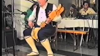 Hrvatski guslar Ante Knezović