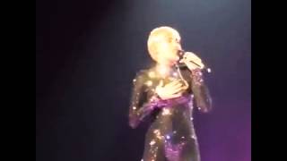 Smilers singing "The climb" [BANGERZ TOUR BARCELONA] 13.06.2014