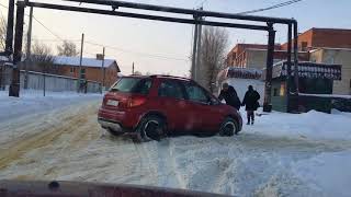 В Донском машина застряла на нечищеной дороге