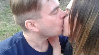 Alex Angel - Знакомство с девушкой в парке. Длинный поцелуй в губы