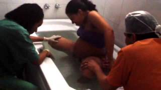 Parto Humanizado da Mariele na banheira / Natural Water Birth
