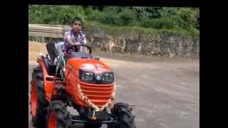 kubota B2420 mini tractor features 