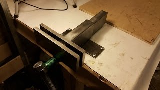 Самодельные тиски за пол дня из металлолома Do a small vise for a half day from scrap metal