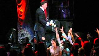 Besa Luis Miguel a su nuevo amor