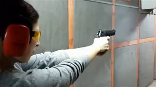 Девушки любят SIG Sauer Mosquito в .22lr