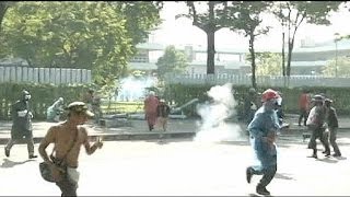 Police use teargas and rubber bullets on Thai protesters