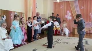 Выпускной концерт Алисы в детском садике Чебурашка. Минск 2016 (2)