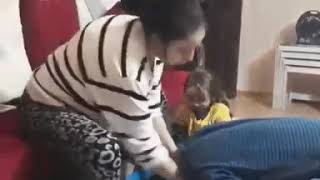 Муж моет ноги жены