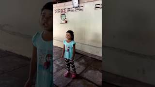 a little girl dancig, cambodian little girl dacing, khmer little girl dancing