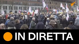 #Rotterdam: no-vax contro misure Covid