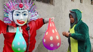 Ondel Ondel main TINJU BALON AIR menggantung