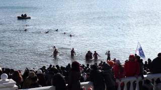 07.01.2013 Отдых Евпатория купание моржей в море. Часть 6