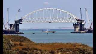 Ось що Порошенко думає робити з Керченським мостом