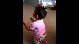 BABY SLOANE GOES NUTS FOR ELLEN!