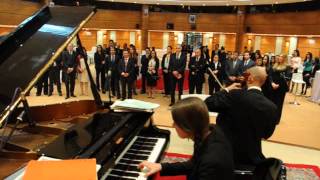 Moutana Abdelmajid et Moutana Abdelkarim dans une improvisation musicale avec des musiciens français
