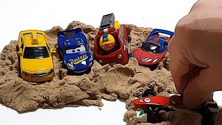 Pororo and Minicar Friends Track Sliding Sand Play. korean and english 뽀로로 토미카 자동차 트랙 모래 놀이