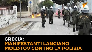 #Grecia: manifestanti lanciano #molotov contro la #polizia