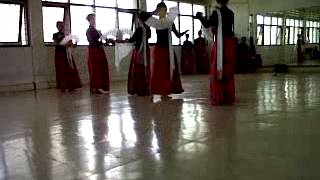 latihan tari pakarena