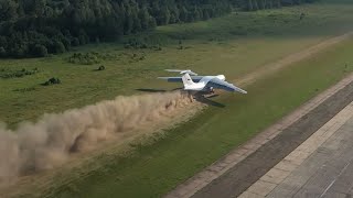 Взлет и посадка на грунт: экипажи Ил-76 показали сложнейший элемент летной подготовки