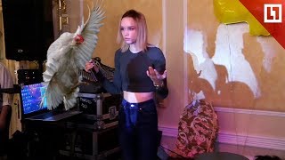 В Шурыгину метнули курицу