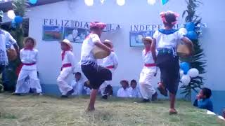 Bailes de las niñas del tercer grado de primaria Escuela Oficial rural mixta aldea Chaquenalito