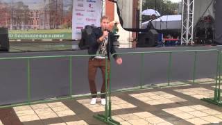 Александр Шувалов с песней из Бременских музыкантов.(день семьи)