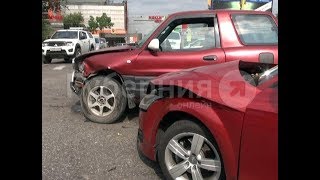 Авария в Хабаровске едва не закончилась для одной из автолюбительниц кражей сумочки. MestoproTV