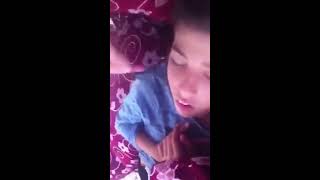 Uyuyan çocuğu tesbih ile gıdıklama