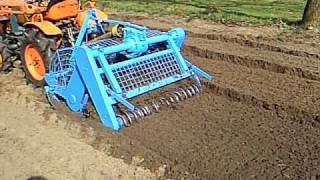 Tuin spitten in Espelo met Kubota 7001 en Imants spitmachine.
