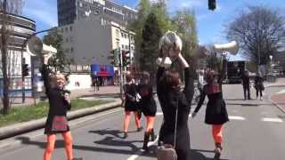 Euromayday 2013 Hamburg: Reif für die Insel! Megaphone, Maulwürfe & Pfeffer (utopieTV-doku-video)