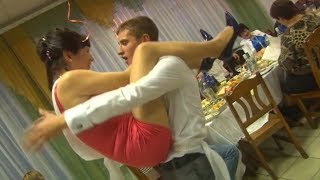 Стриптиз на свадьбе поза 1 к 3 Конкурс