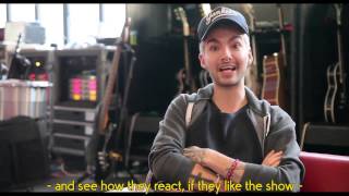 Bill Kaulitz "trying" to play the guitar