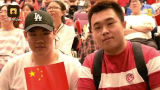 澳洲中國留學生觀看閱兵，齊唱國歌